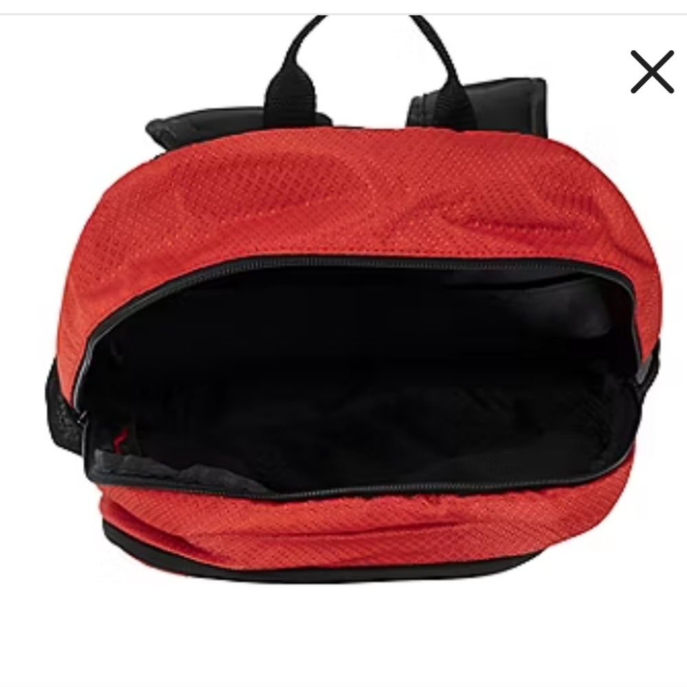 NWT PUMA Red/black Newcomer Backpack - Picture 3 of 11